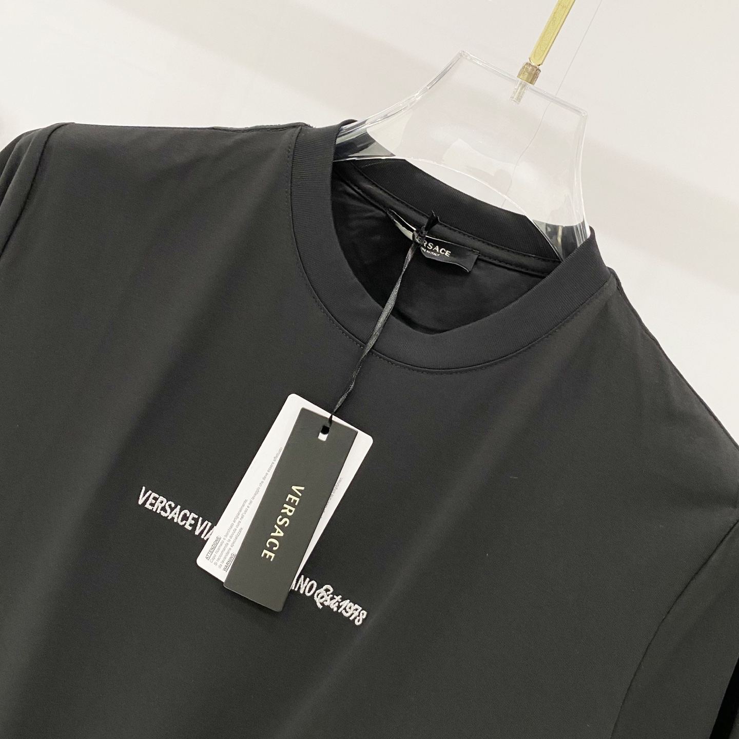 VERSACE/ヴェルサーチ 100%コットンTシャツ メデューサロゴ刺繍 黒 - 画像 4
