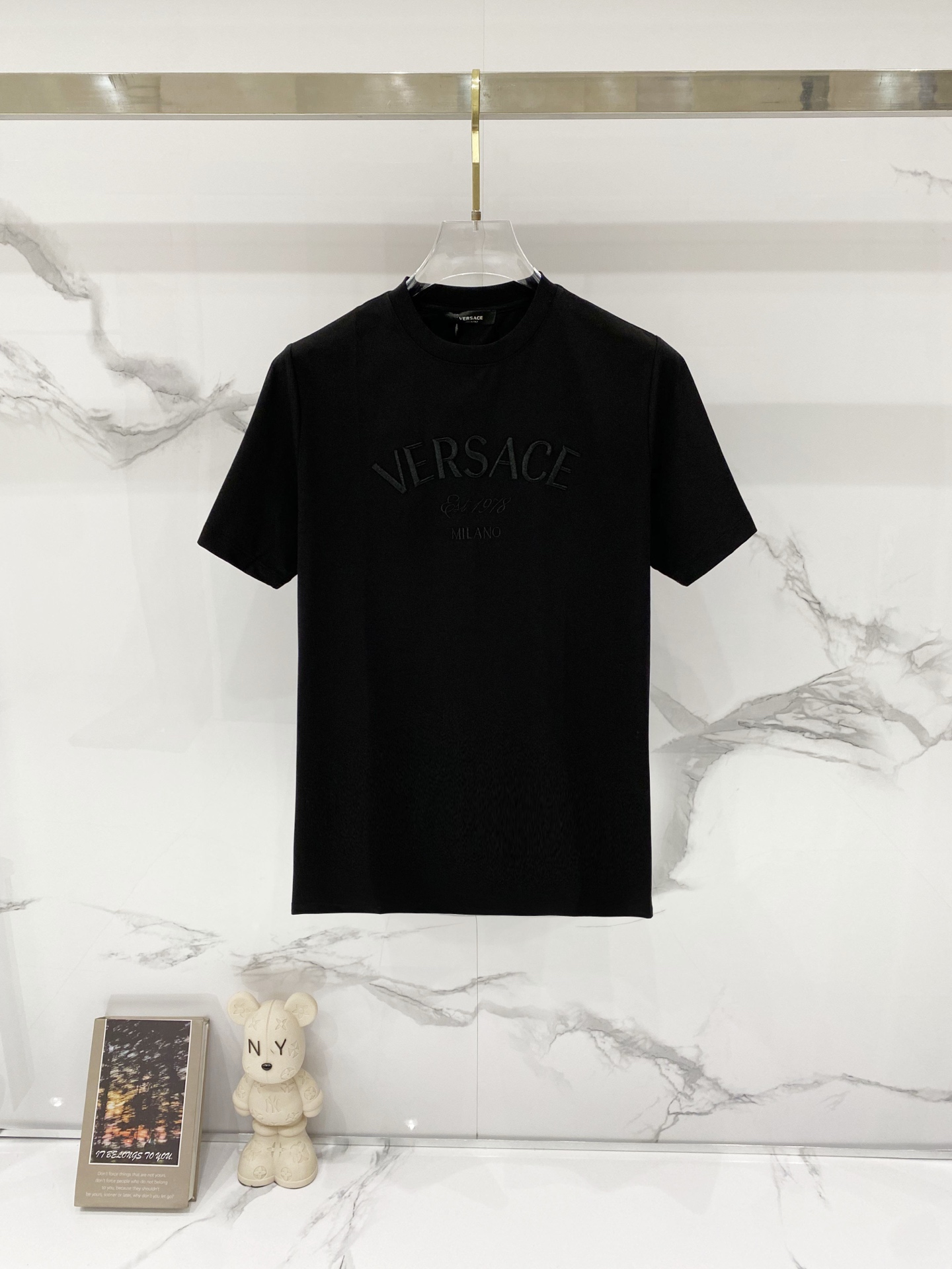 VERSACE/ヴェルサーチ オールシーズンTシャツ フロント刺繍 ブラック