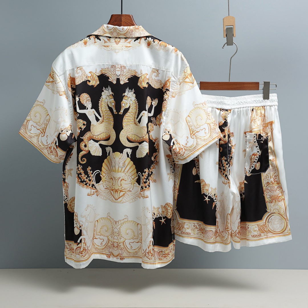 Versace/ヴェルサーチ シャツ&ショートパンツ シリーズ バロック柄 ブラック/ゴールド - 画像 2