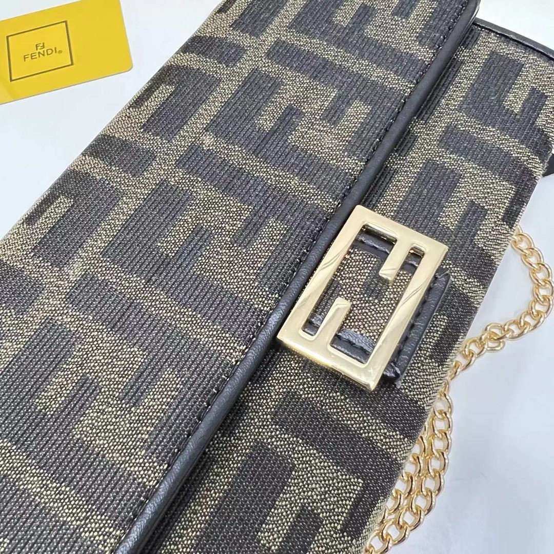 FENDI フェンディ バッグ コピー フェンディロゴ チェーン付き ショルダーバッグ 黒ブラウン - 画像 5