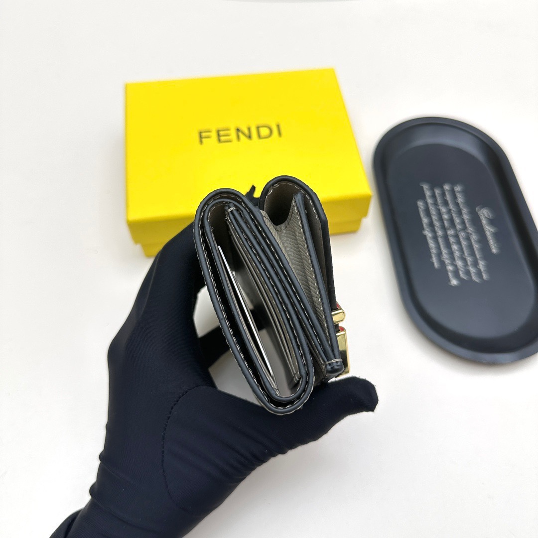 FENDI フェンディ 財布 コインケース ミニ財布 ロゴ チェーン付き ブラウン グレー ブラック - 画像 6