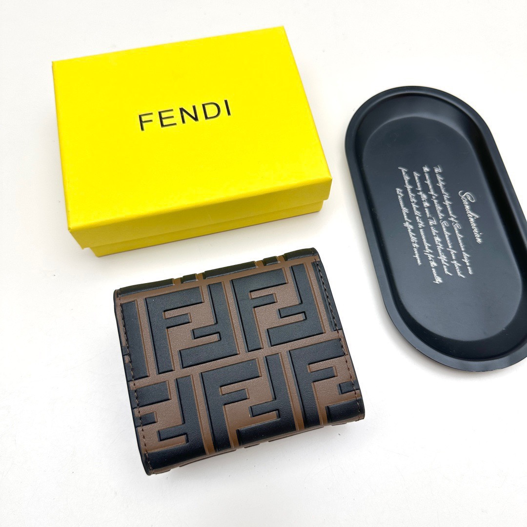 FENDI コピー ブランド財布 ミニ財布 ファスナー 2つ折り チェーン付き ブラック ブラウン - 画像 3