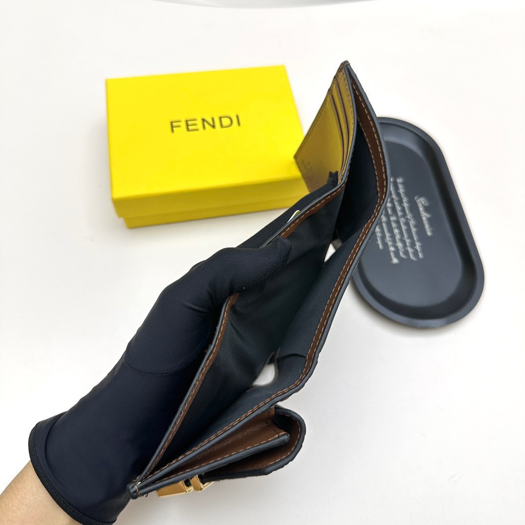 FENDI コピー ブランド財布 ミニ財布 ファスナー 2つ折り チェーン付き ブラック ブラウン - 画像 9