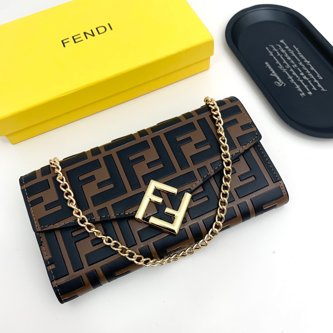 FENDI フェンディ ショルダーバッグ コピー 黒 ブラウン チェーン付き ミニサイズ