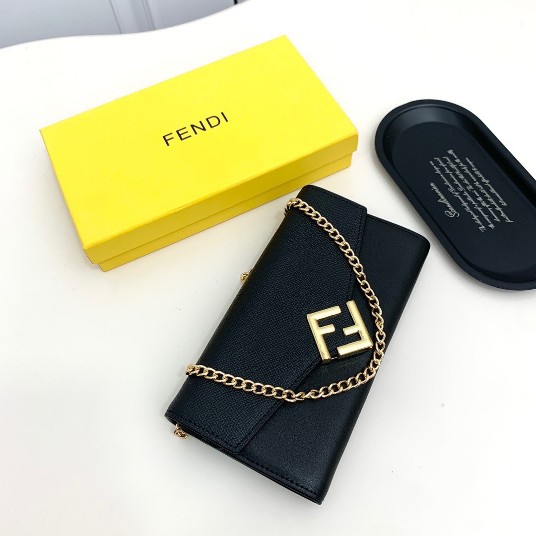 フェンディ バッグコピー ミニショルダーバッグ ロゴ金具 黒 ブラック 2WAY - 画像 2