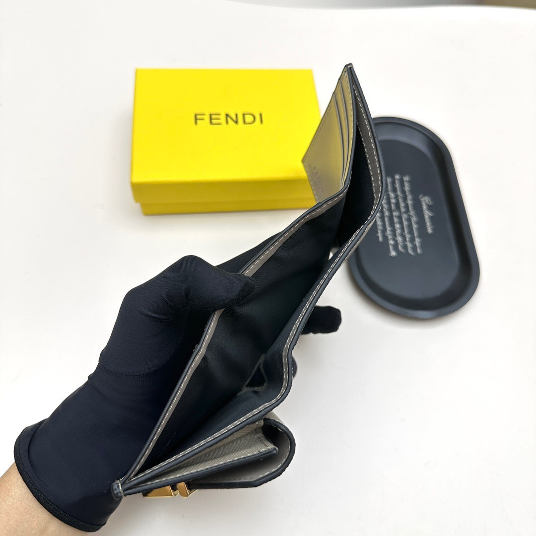 フェンディ コピー 財布 ミニ財布 メタルロゴ ファスナー チェーン付き 黒 ブラウン オリーブ 3色展開 - 画像 9
