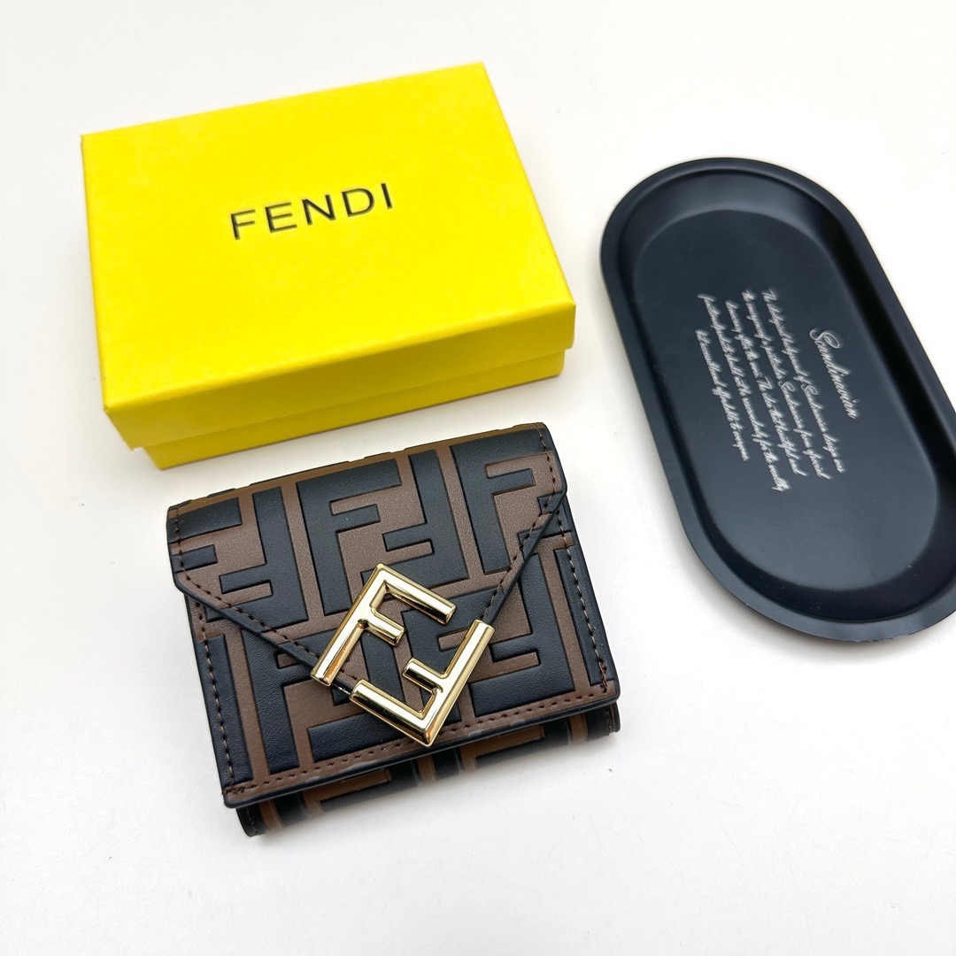 FENDI コピー フェンディ ミニ財布 コインケース ブランドコピー 黒 ブラウン 長財布 チェーン付き