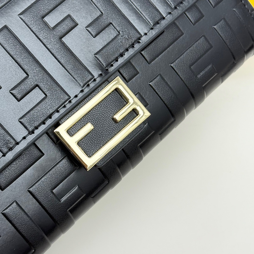 FENDI フェンディ コピー ミニショルダーバッグ ロゴ柄 本革 ゴールドチェーン ブラック - 画像 5