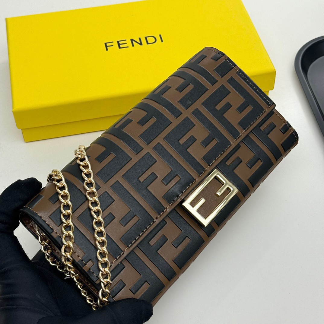 FENDI フェンディ メンズ レディース バッグ コピー 二つ折り チェーン付き ロゴ柄 黒茶 - 画像 3