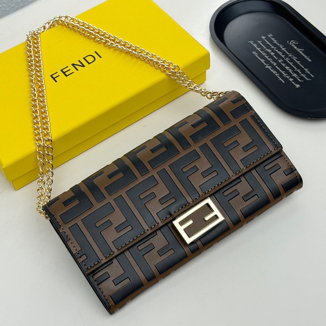 FENDI フェンディ メンズ レディース バッグ コピー 二つ折り チェーン付き ロゴ柄 黒茶 - 画像 9
