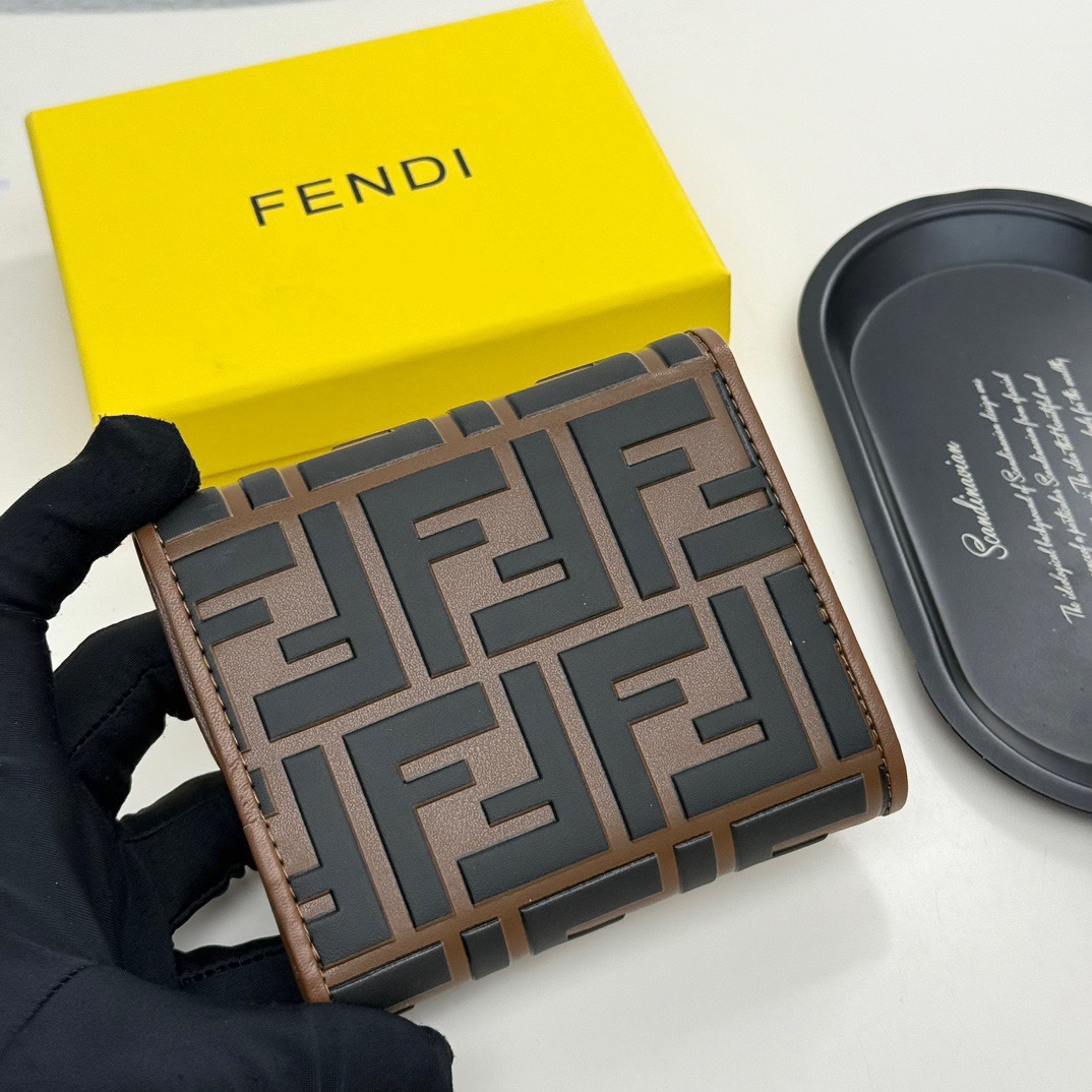 FENDI コピー 財布 ミニ財布 ロゴ柄 チェーン付き ブラウン ブラック - 画像 3