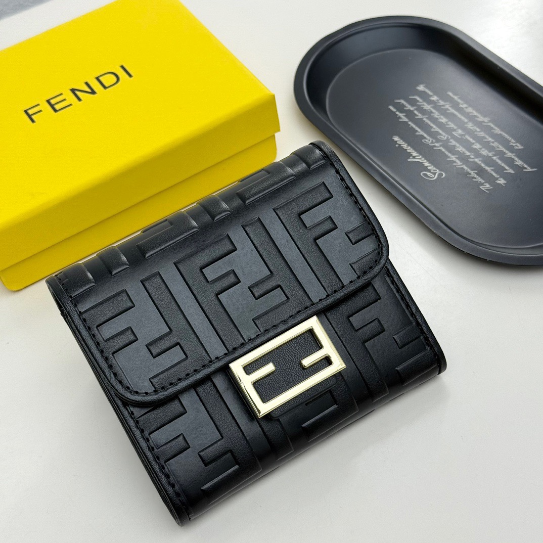 FENDI コピー 財布 ミニ財布 ロゴ柄 チェーン付き ブラック
