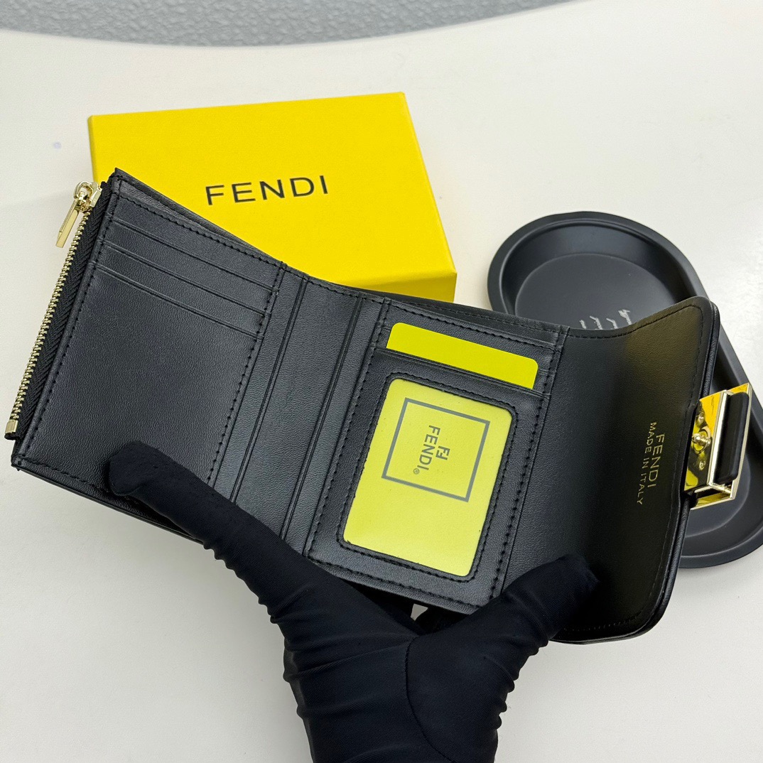 FENDI コピー 財布 ミニ財布 ロゴ柄 チェーン付き ブラック - 画像 7