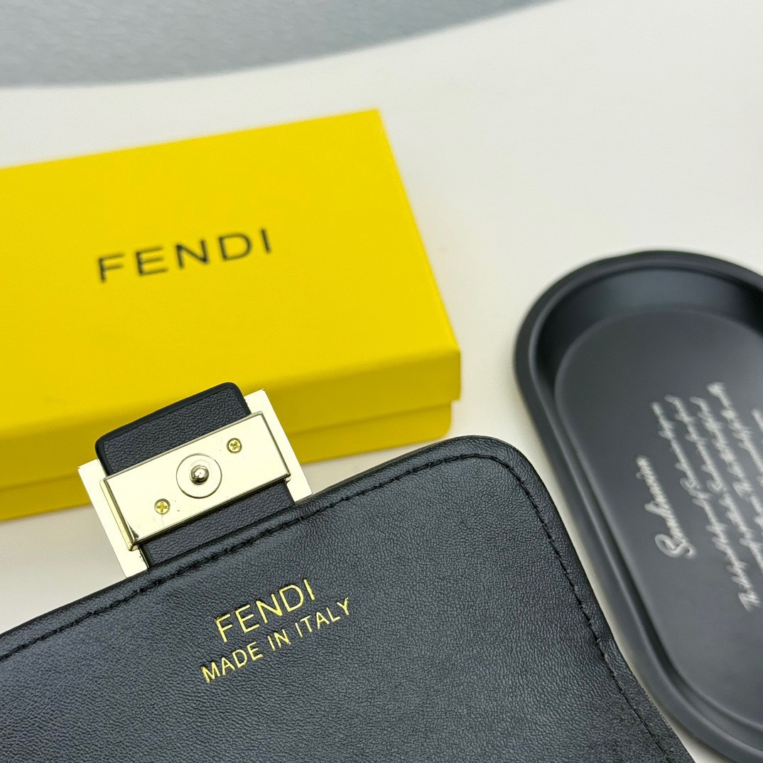 FENDI コピー 財布 ミニ財布 ロゴ柄 チェーン付き ブラック - 画像 9
