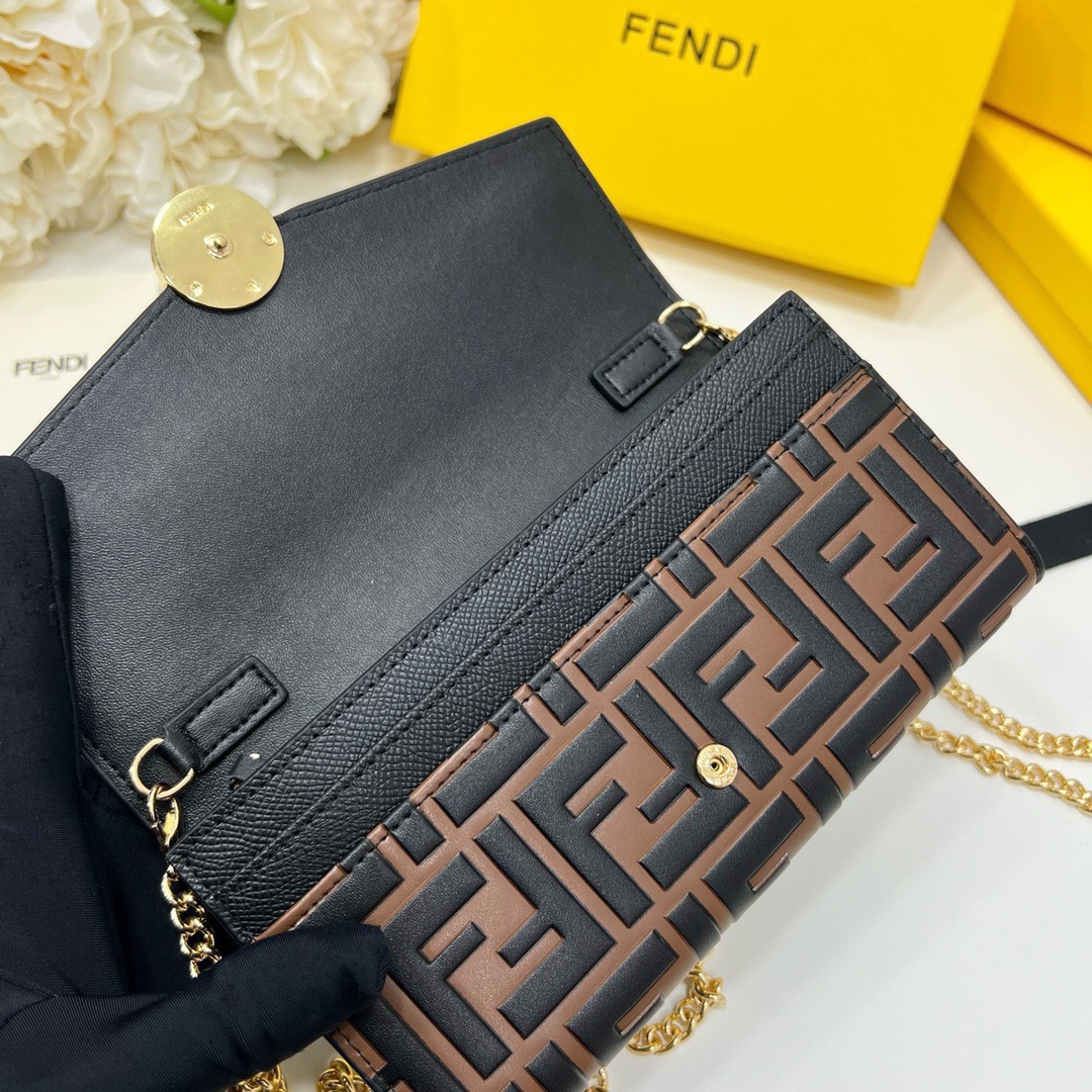FENDI コピー ミニショルダーバッグ ブランドコピー 黒ブラウン チェーン付き 2WAY 斜め掛け レディース - 画像 7