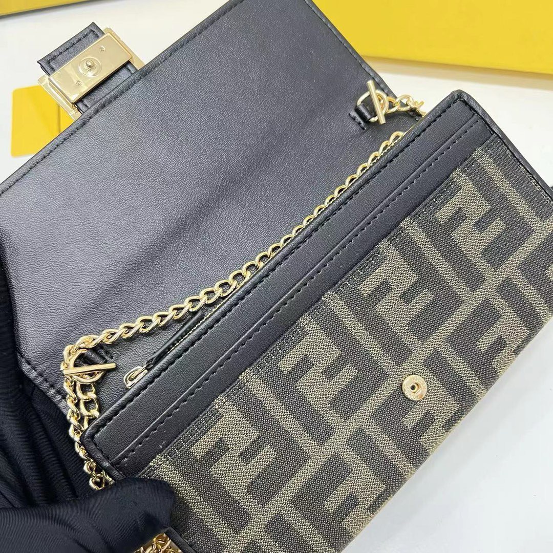 FENDI バッグコピー フェンディ コピー フェンディ ロゴ柄 ショルダーバッグ 黒ブラウン - 画像 8