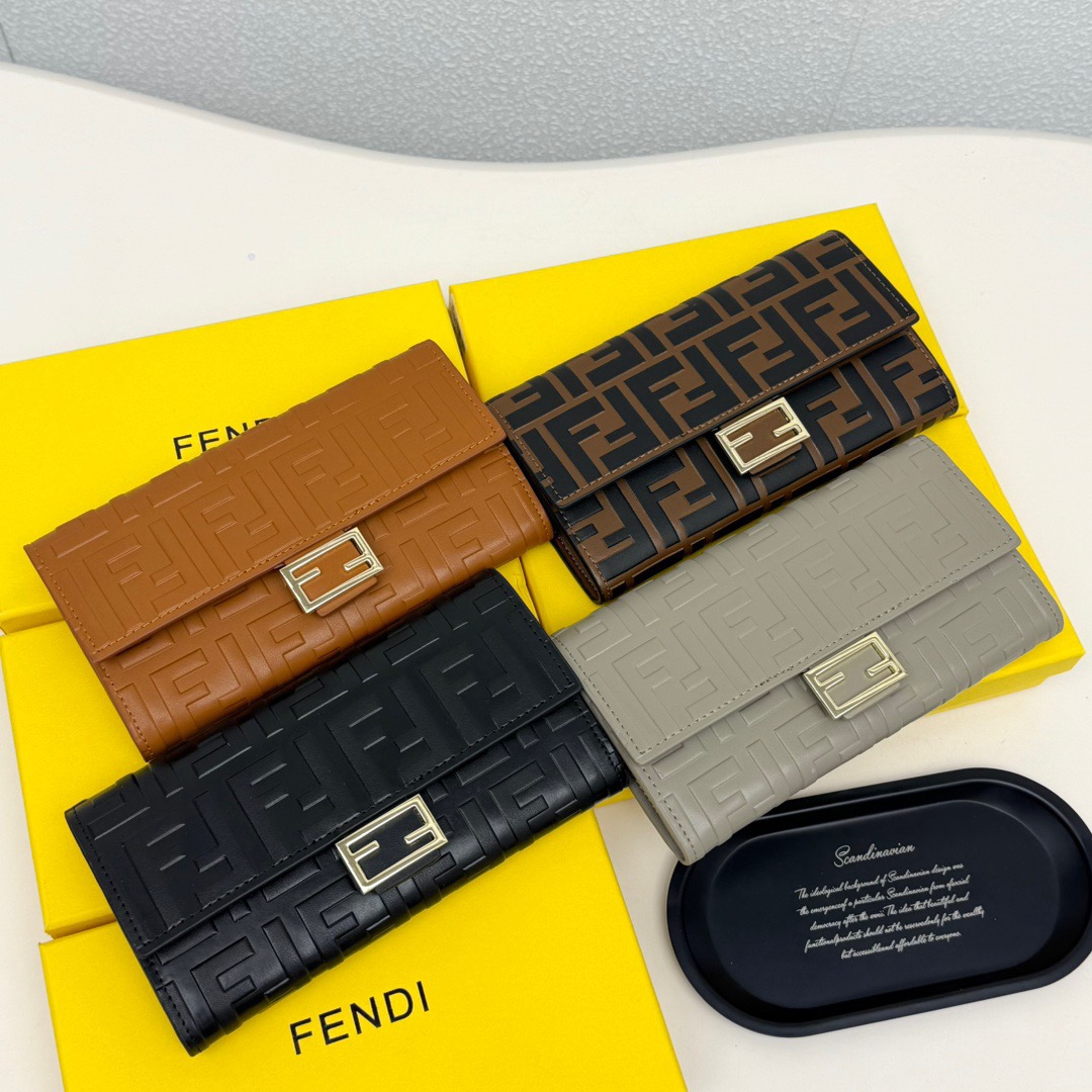 フェンディ コピー 長財布 フェンディ柄 ロゴ ファスナー ブラック ブラウン グレー 4色展開
