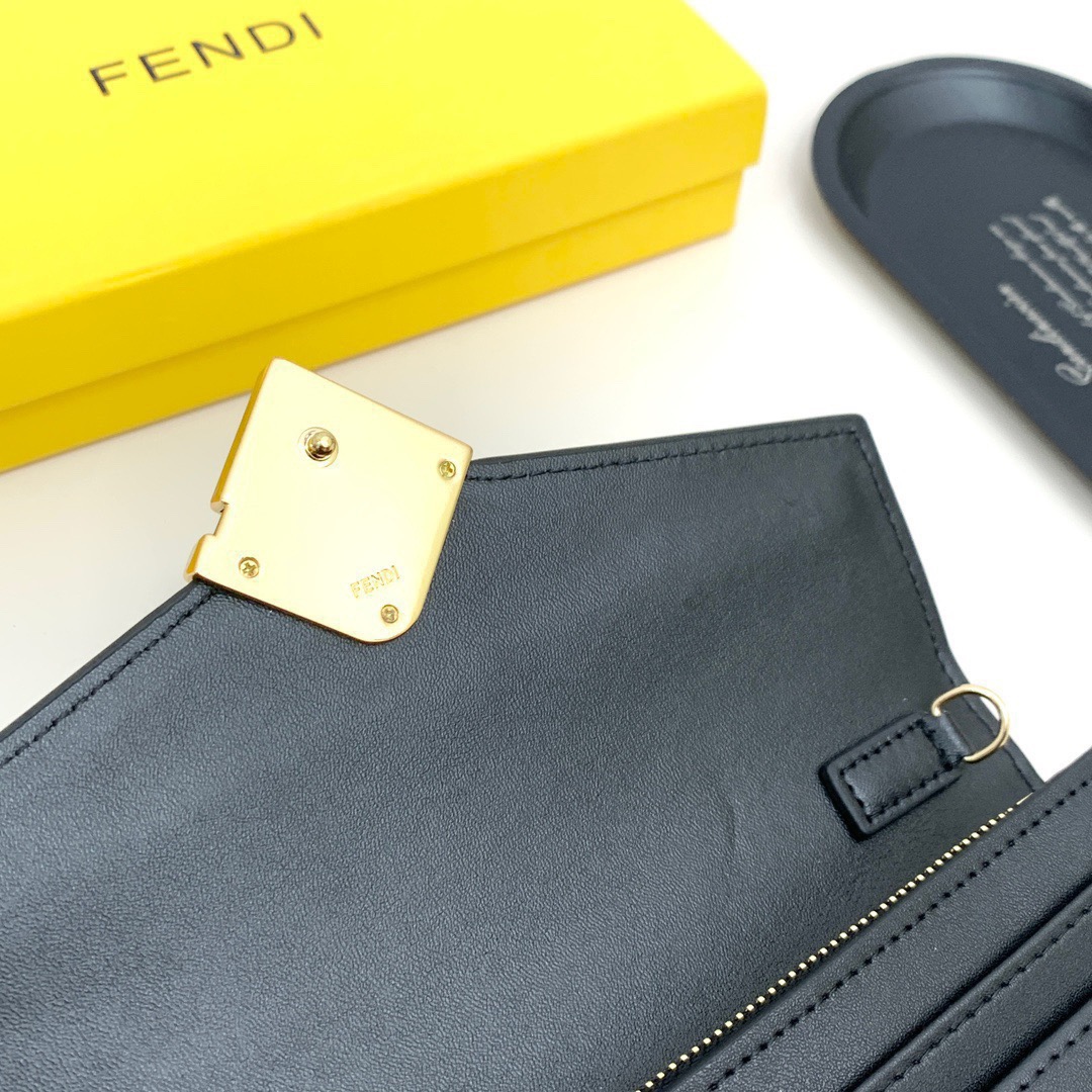 FENDI フェンディ ポーチ ミニバッグ コピー 黒 チェーン付き ロゴ レディース - 画像 7