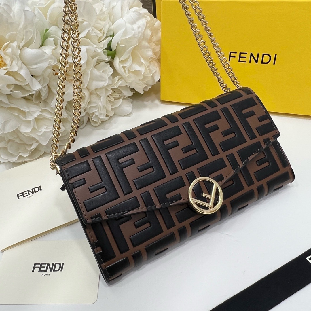 FENDI フェンディ バッグコピー ミニショルダーバッグ ロゴ柄 チェーン付き 黒ブラウン