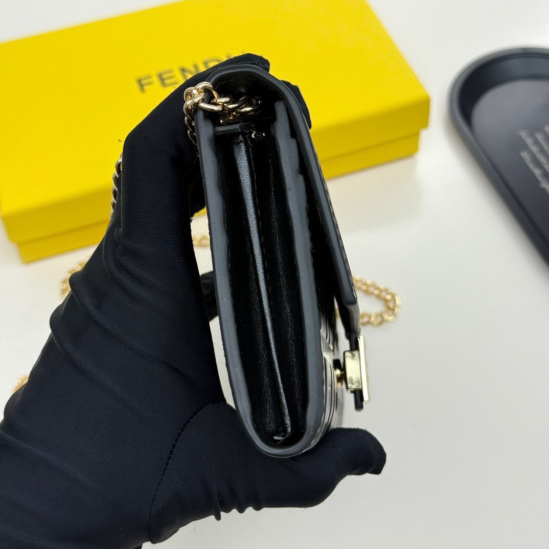Fendi フェンディ コピー ミニバッグ ショルダーバッグ ロゴ柄 黒色 - 画像 6