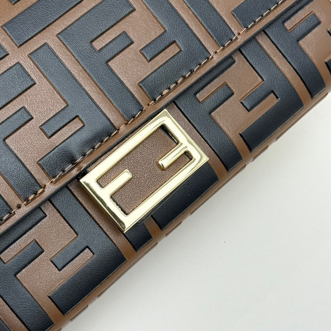 フェンディ コピー ミニ財布 ロゴ柄 チェーン付き レディース 黒ブラウン - 画像 5