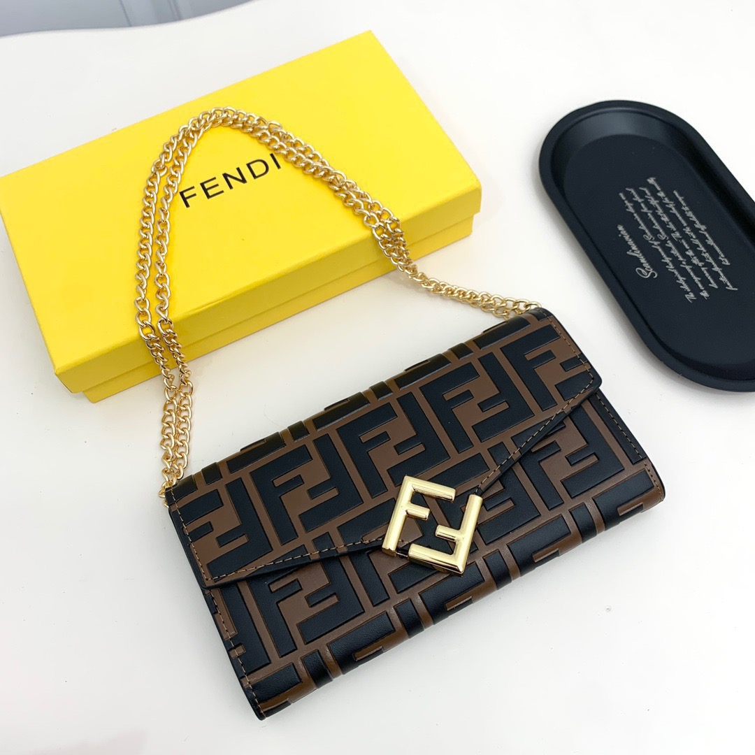 FENDI フェンディ バッグ コピー チェーン ミニショルダーバッグ ブラック ブラウン - 画像 4