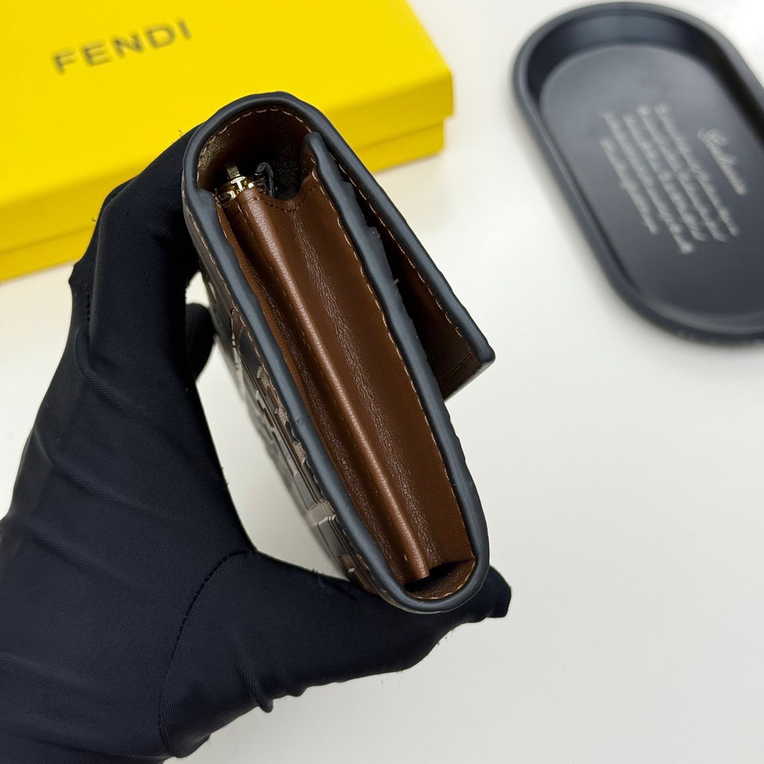 FENDI コピー 長財布 オープンファスナー ロゴ柄 ブランド コピー レディース ブラウン - 画像 9