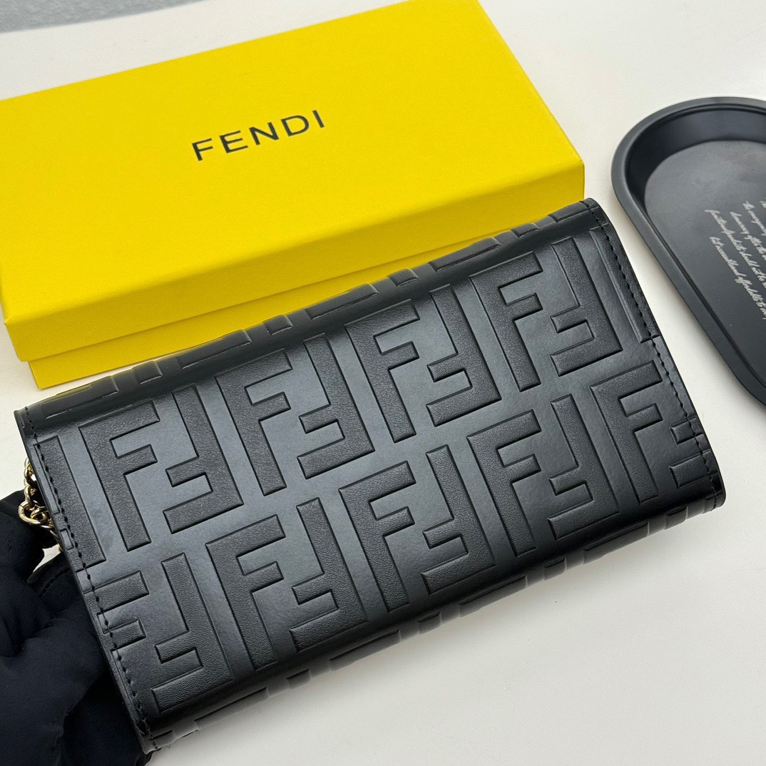 FENDI バッグコピー ロゴ柄 チェーン付き ミニショルダーバッグ 黒 - 画像 4