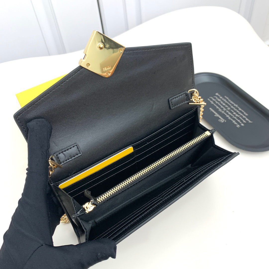 FENDI フェンディ バッグ コピー ミニショルダーバッグ 本革仕様 ゴールド金具 黒 - 画像 9