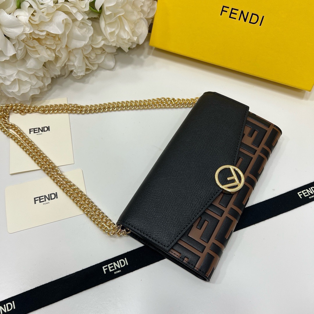 FENDI バッグ コピー ミニショルダーバッグ フェンディ ロゴ柄 チェーン付き 黒茶 - 画像 4
