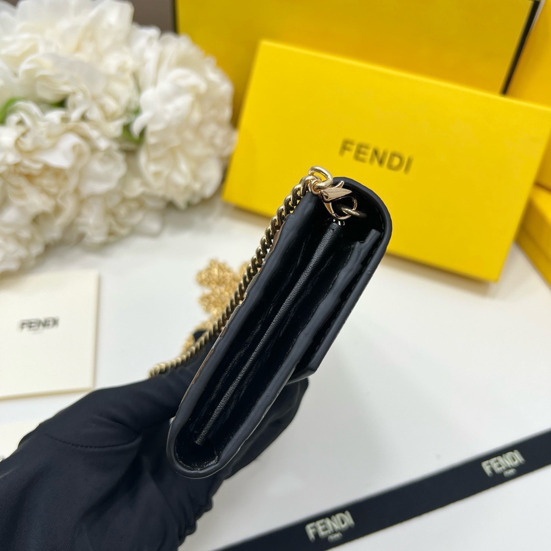 FENDI バッグ コピー ミニショルダーバッグ フェンディ ロゴ柄 チェーン付き 黒茶 - 画像 9