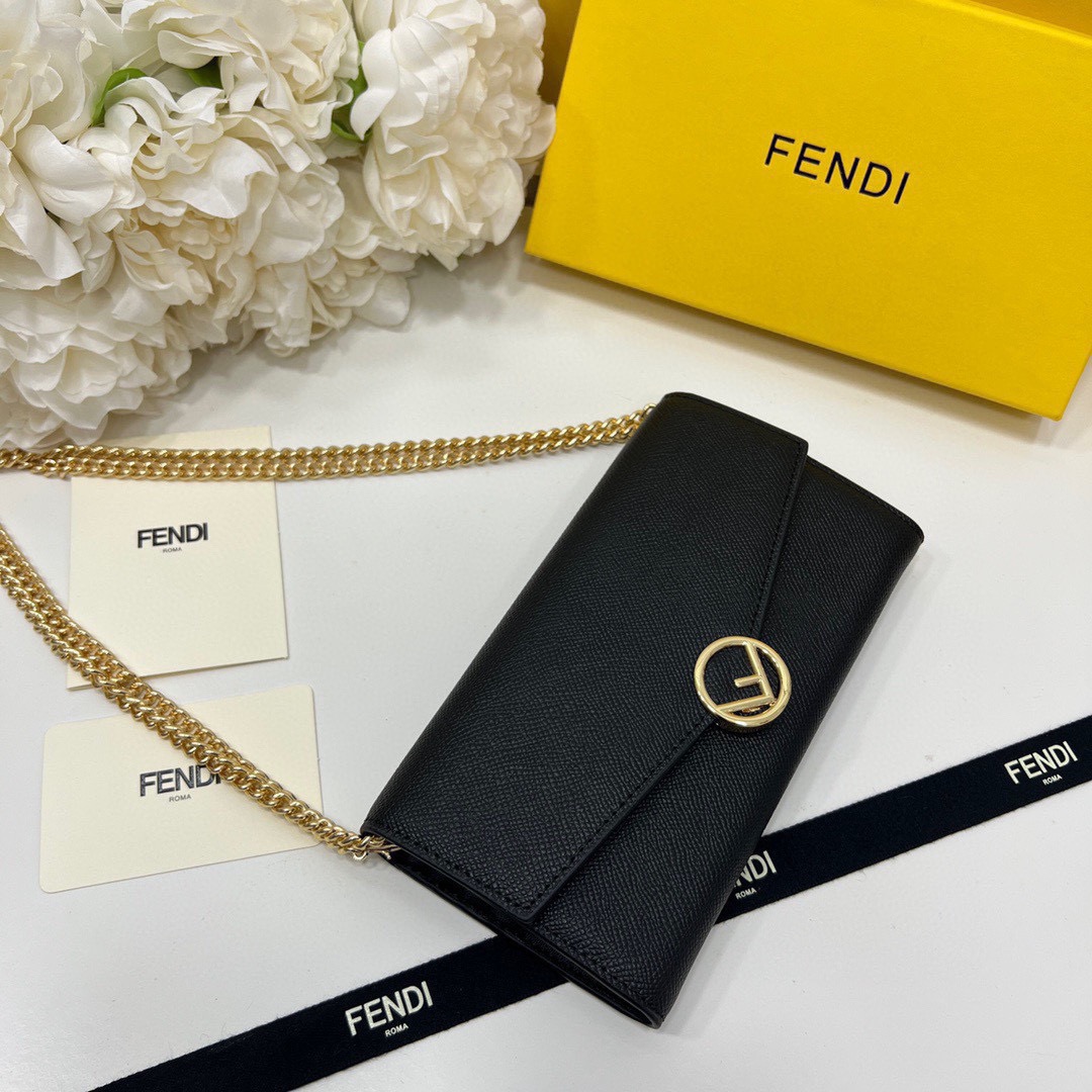 FENDI フェンディ ショルダーバッグ コピー ロゴプレート チェーン付き 黒