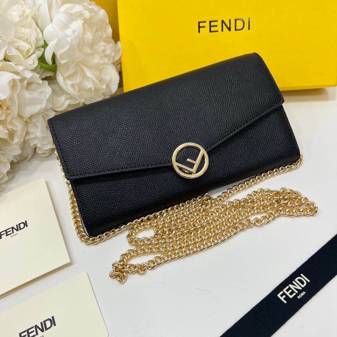FENDI フェンディ ショルダーバッグ ロゴプレート チェーン付き 黒 - 画像 3