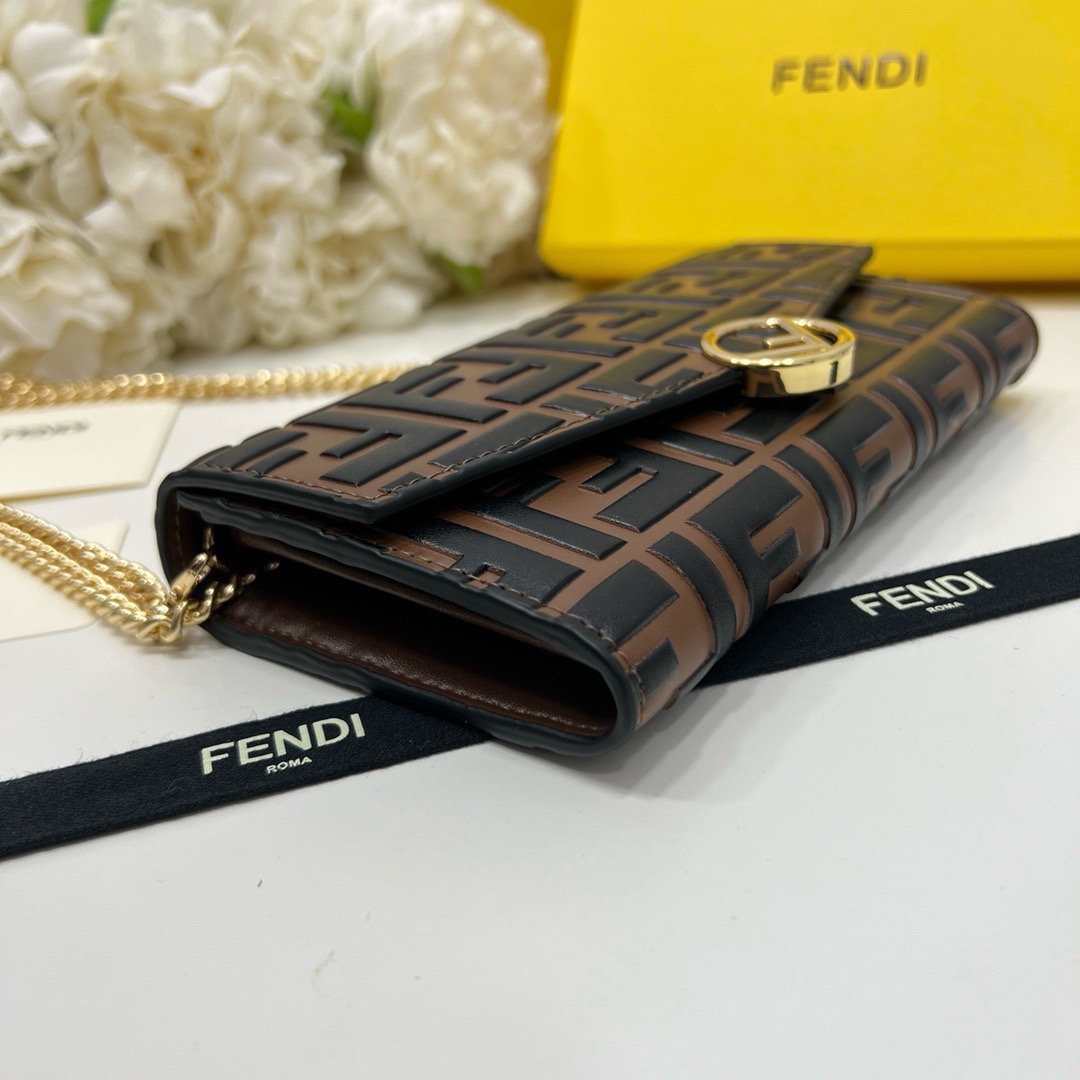 FENDI バッグ コピー ミニショルダーバッグ ロゴ柄 チェーン付き 黒ブラウン - 画像 6