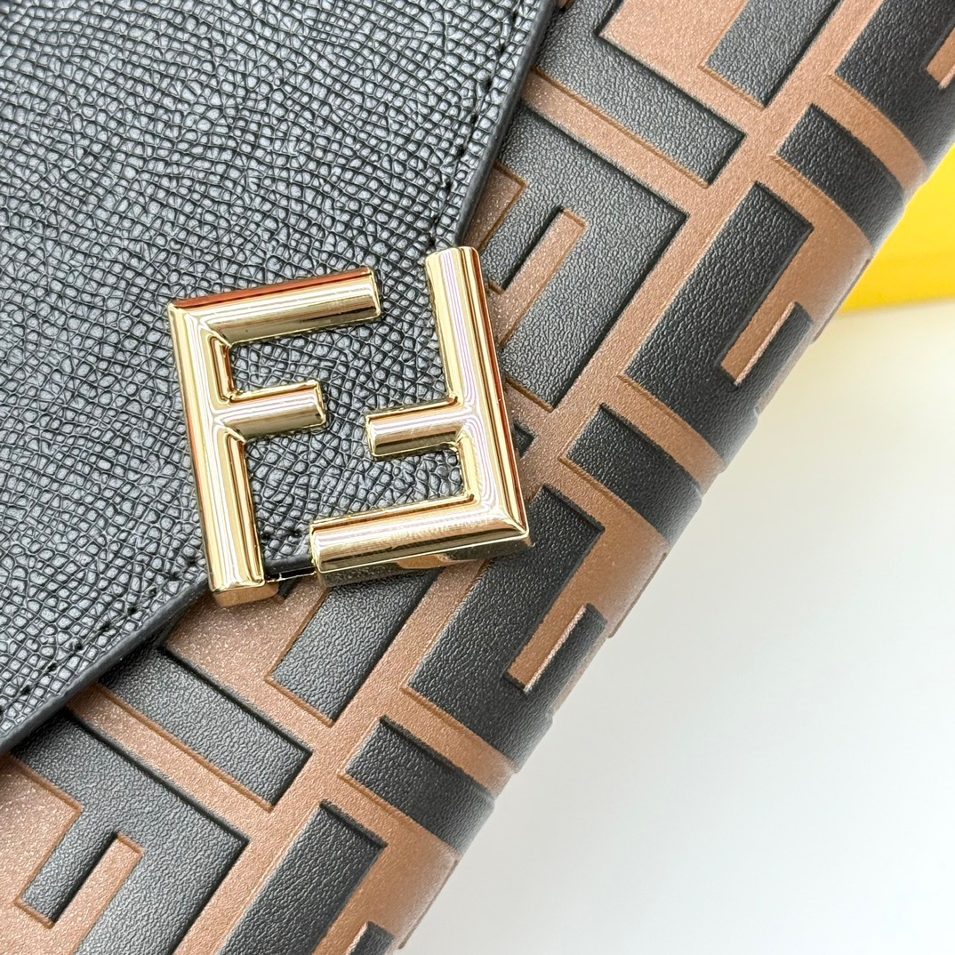 FENDI バッグ フェンディ ミニショルダーバッグ 本革仕様 チェーン付き ブラックブラウン - 画像 5