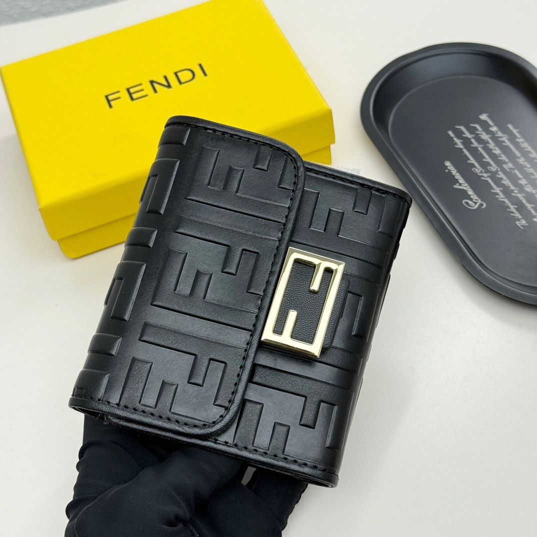FENDI ミニ財布 フェンディ ロゴプレス 黒 レディース - 画像 3