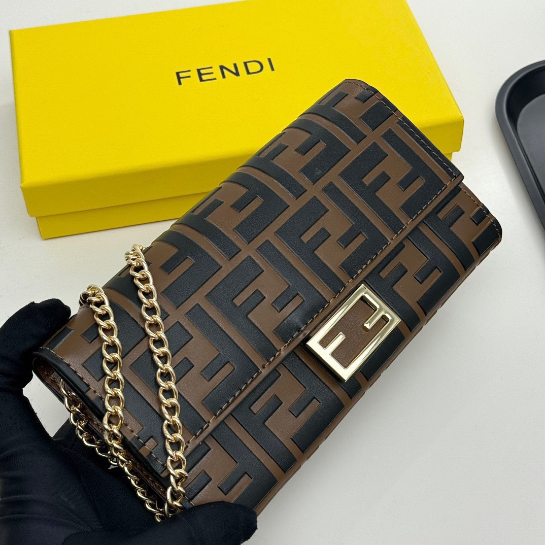 FENDI フェンディ ミニ財布 コピー ロゴ柄 チェーン付き レディース ブラック ブラウン - 画像 3