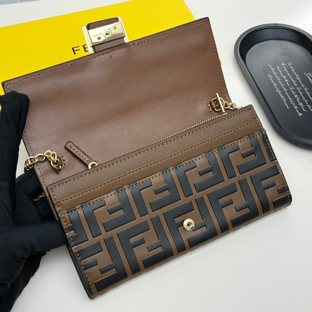 FENDI フェンディ ミニ財布 コピー ロゴ柄 チェーン付き レディース ブラック ブラウン - 画像 6