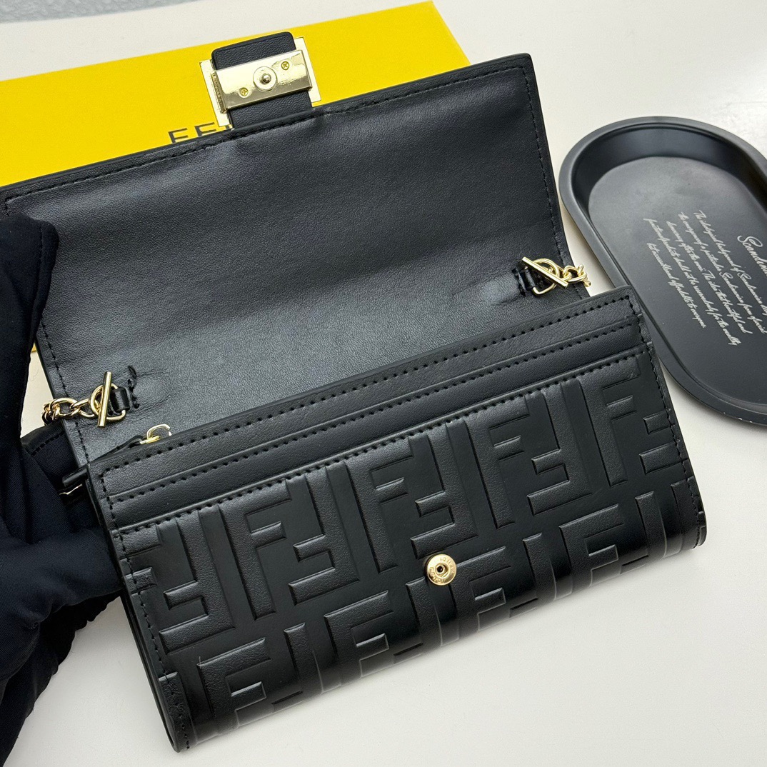 FENDI バッグコピー ミニショルダーバッグ フェンディ ロゴ柄 チェーン付き 黒 - 画像 7