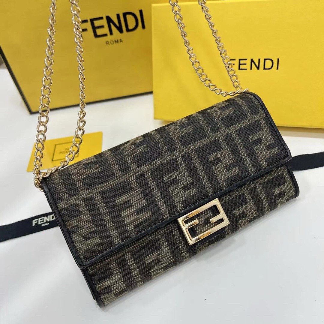 FENDI バッグコピー フェンディ チェーンショルダーバッグ コピー ブランド ロゴ柄 ブラックブラウン