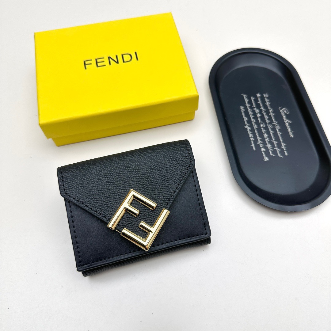 フェンディ コピー ミニ財布 黒 ファスナー付き チェーン付き 2つ折り 財布 コピー