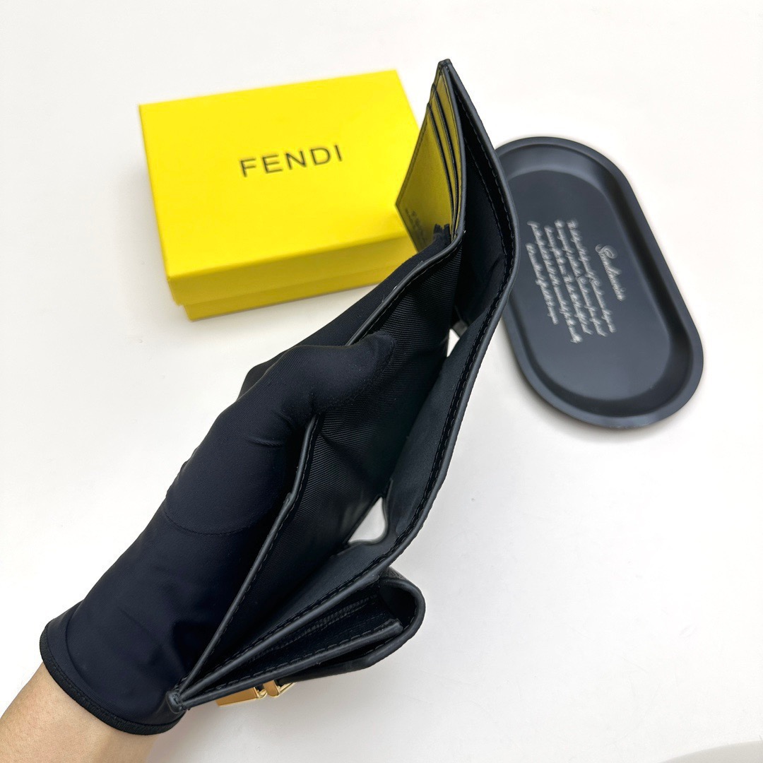 フェンディ コピー ミニ財布 黒 ファスナー付き チェーン付き 2つ折り 財布 コピー - 画像 9