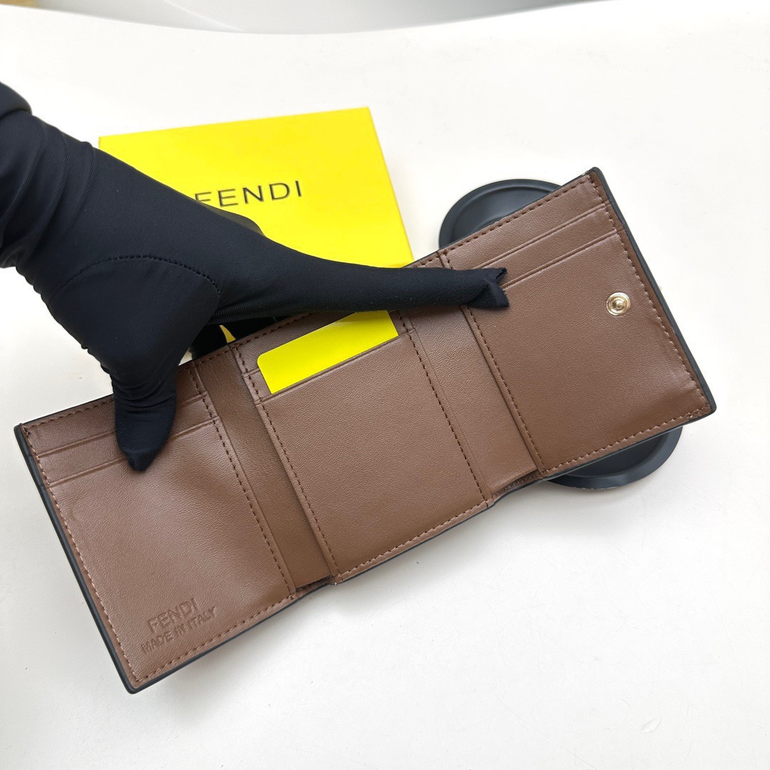 FENDI コピー ミニ財布 ブランド コピー ファスナー ロゴ柄 チェーン付き 黒 ブラウン - 画像 8