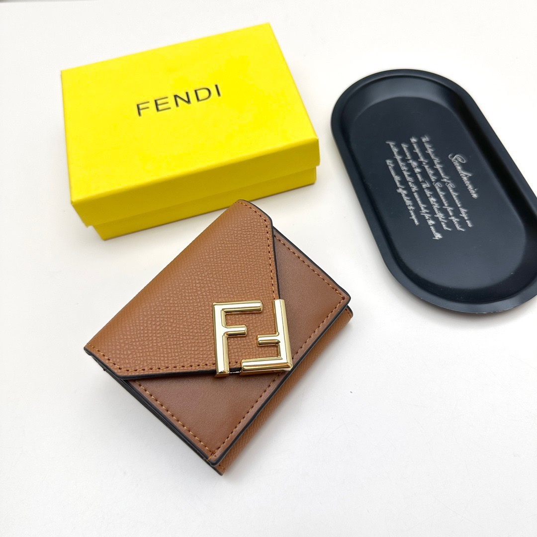 FENDI フェンディ ミニ財布 三つ折り ロゴ チェーン 通勤 レディース 棕 - 画像 2