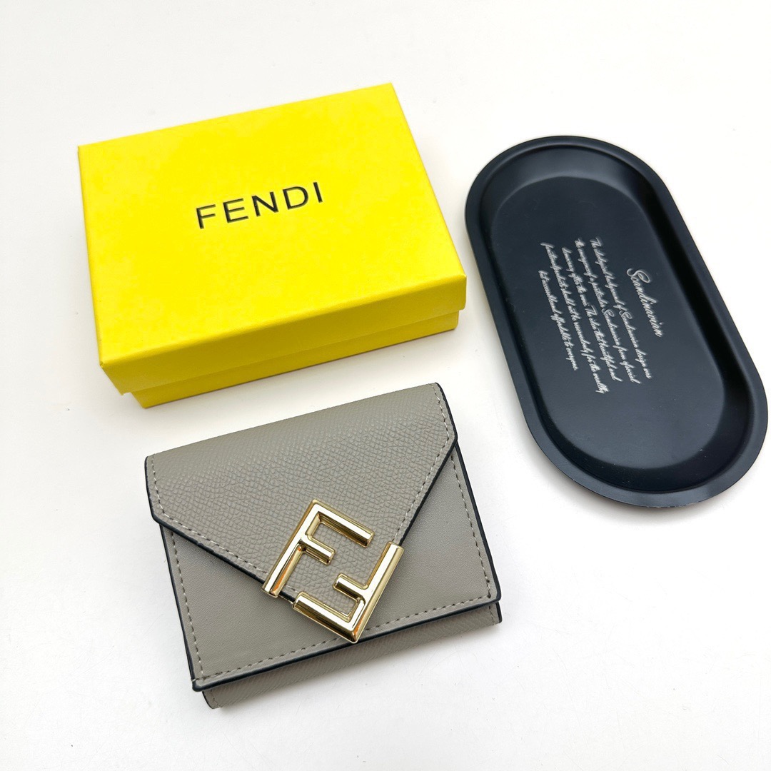 FENDI フェンディ ミニ財布 三つ折り ロゴ チェーン 通勤 レディース 棕 - 画像 4