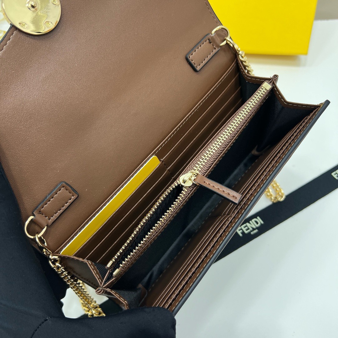 FENDI バッグコピー フェンディ ロゴ柄 ミニショルダーバッグ 黒ブラウン - 画像 9