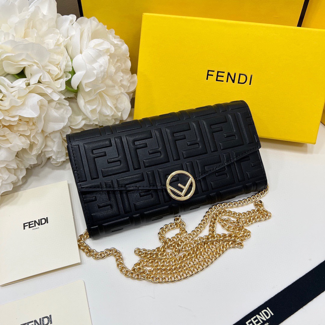 Fendi フェンディ ブランドコピー ミニショルダーバッグ ロゴプレス チェーン付き 黒 - 画像 2