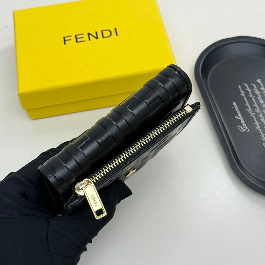 FENDI コピー ミニ財布 フェンディ ロゴ柄 チェーン付き 黒 - 画像 6
