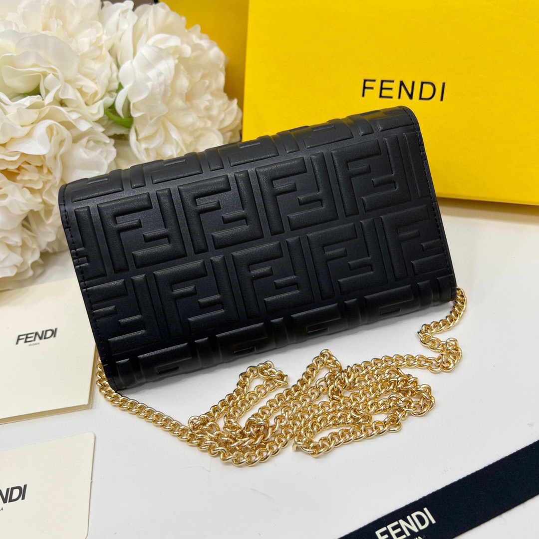 FENDI バッグ コピー 本革仕様 ロゴプレス チェーン付き ミニショルダーバッグ 黒 - 画像 3