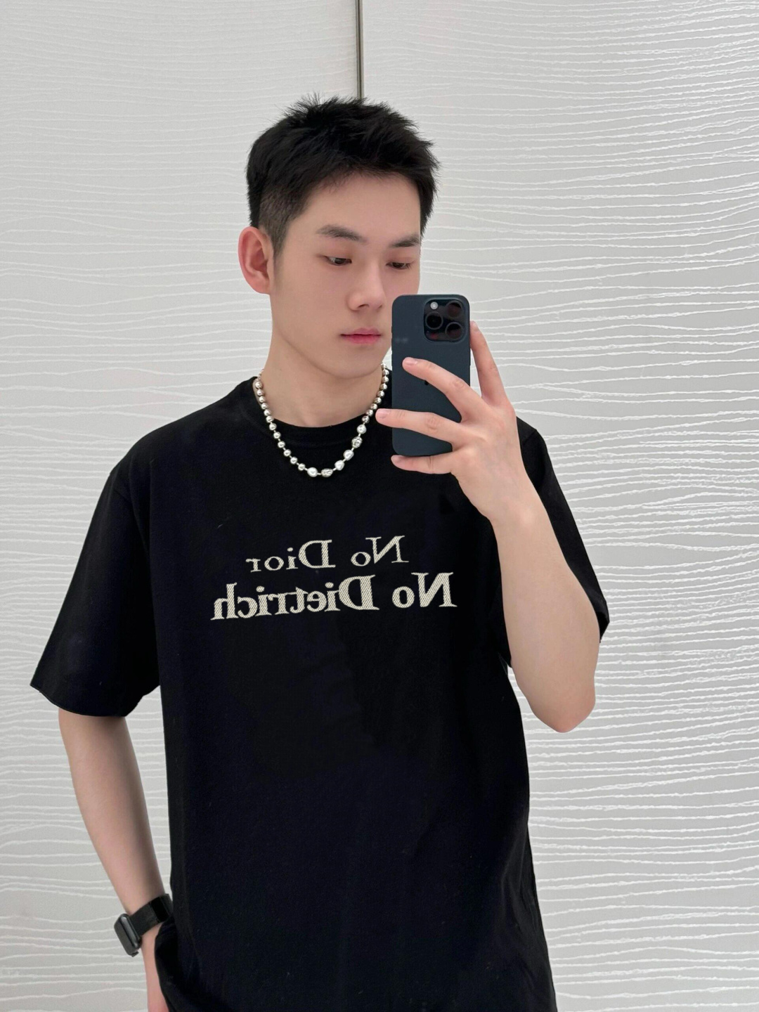 ディオール コピー ロゴTシャツ メンズ 男女兼用 ブラック 白文字 ロゴデザイン 軽量感 - 画像 4